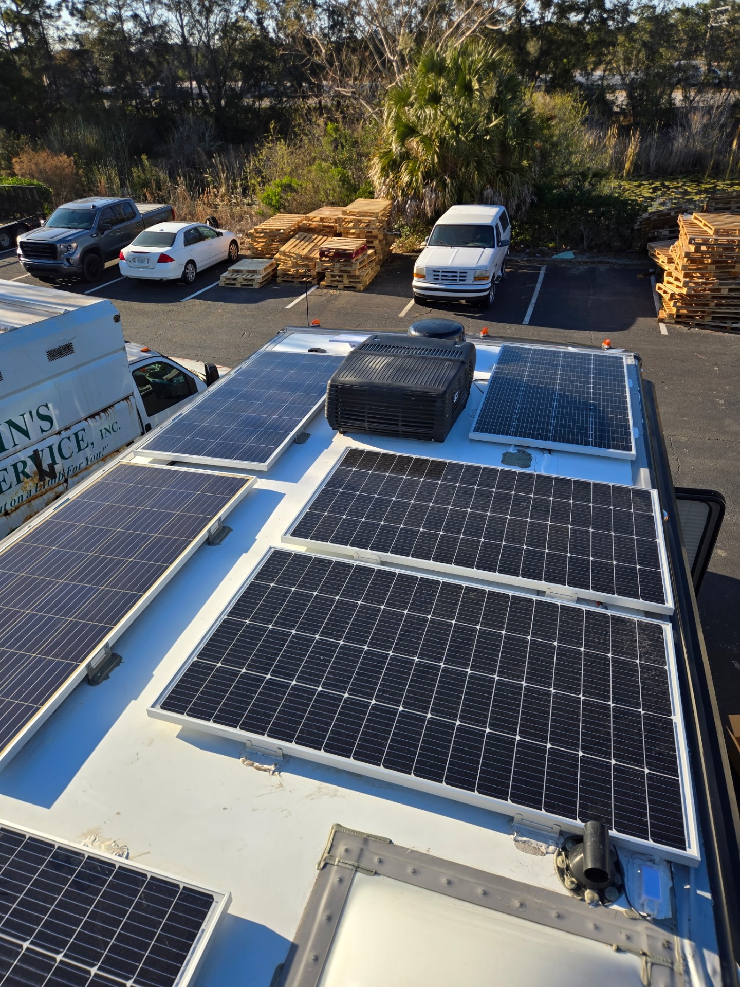 Six-panel array on travel trailer roof