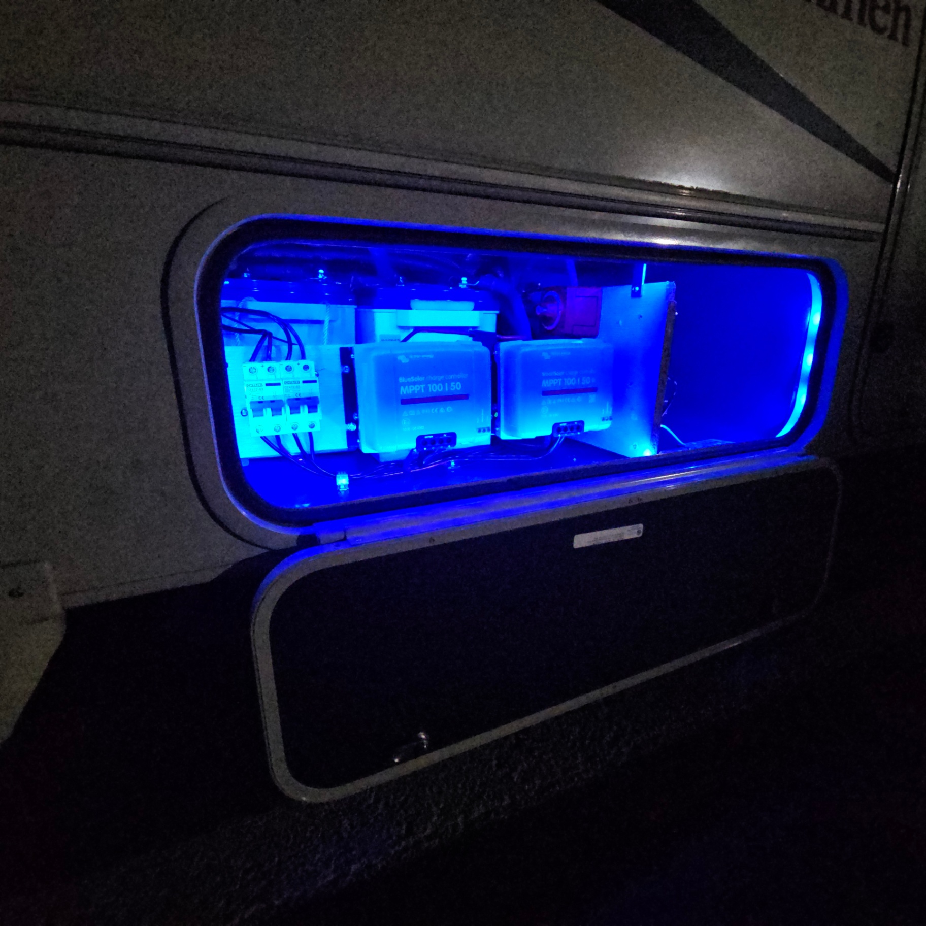 Night inspection — illuminated controller compartment