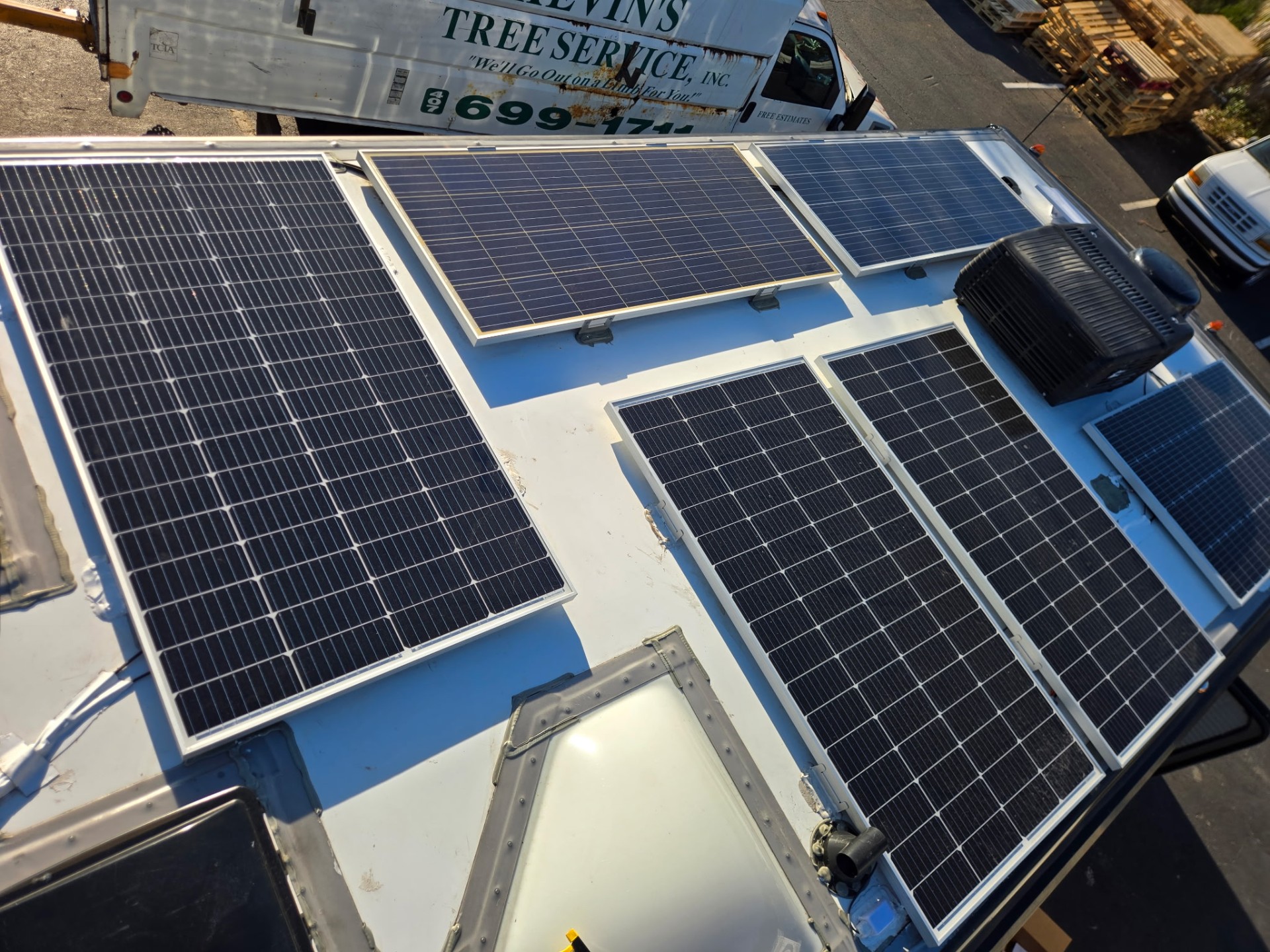 Mixed-size monocrystalline array, clean wire runs