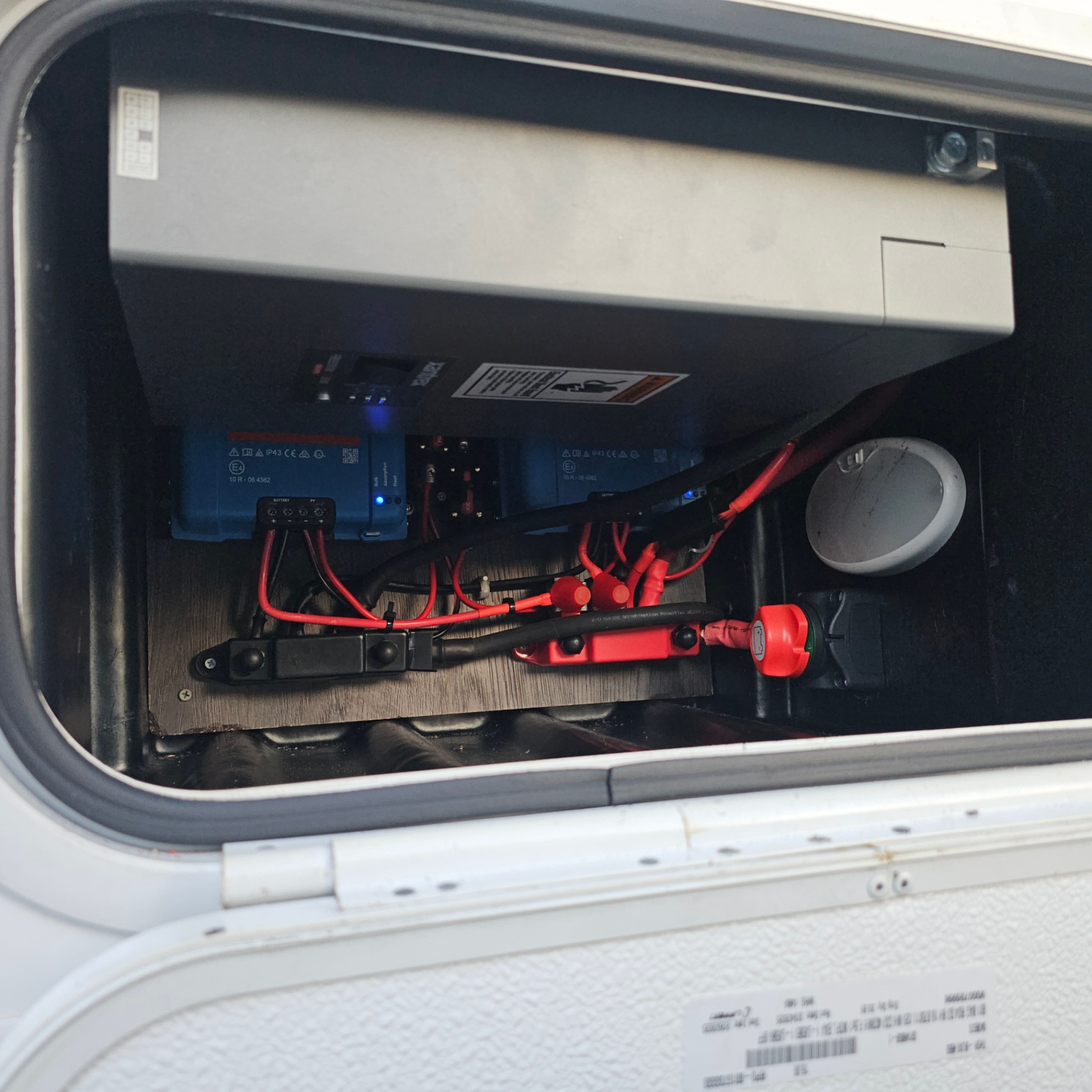 Compact inverter compartment with clean disconnect layout